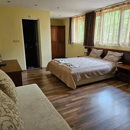 Family Komhotel Hotel 3*